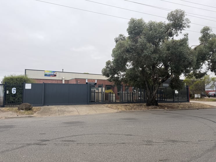 1/4 Collins Road Melton VIC 3337 - Image 2