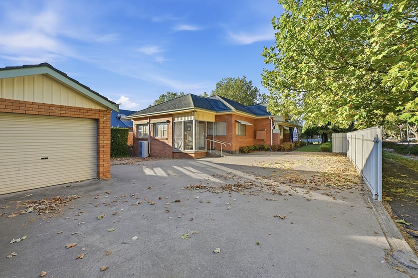 Click to view all images 51 Kite Street Orange NSW 2800 - Image 5
