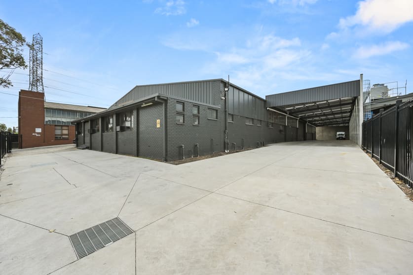 Click to view all images 12 Blaxland Avenue Thomastown VIC 3074 - Image 3