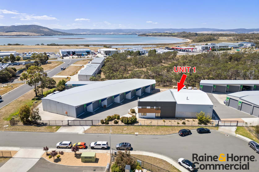 Click to view all images Unit 1/1 Kyeema Place Cambridge TAS 7170 - Image 2
