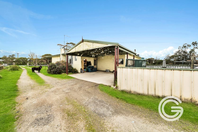 Click to view all images 120 Craig Road Devon Meadows VIC 3977 - Image 3