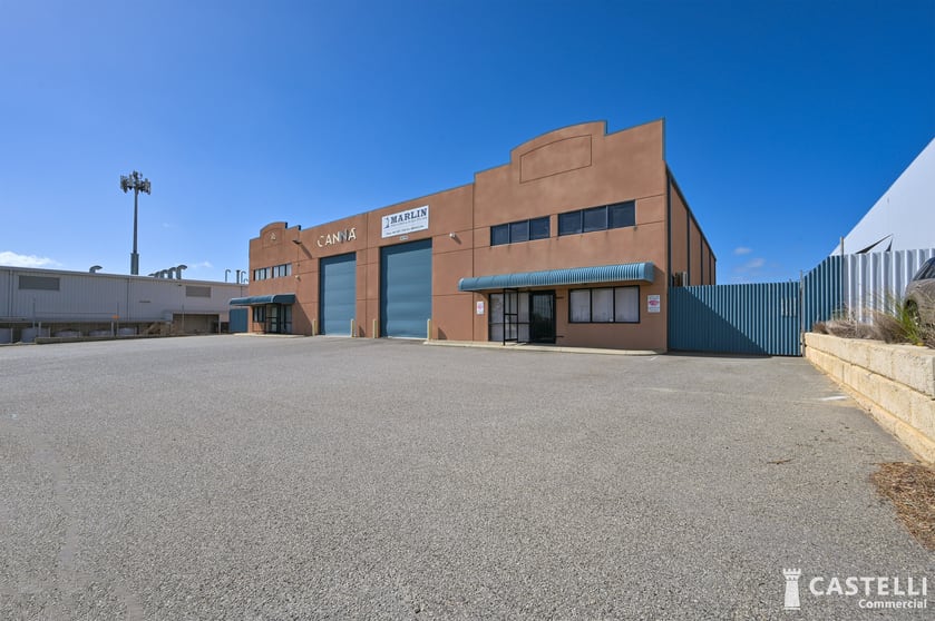 Click to view all images 11 Emplacement Crescent Hamilton Hill WA 6163 - Image 1