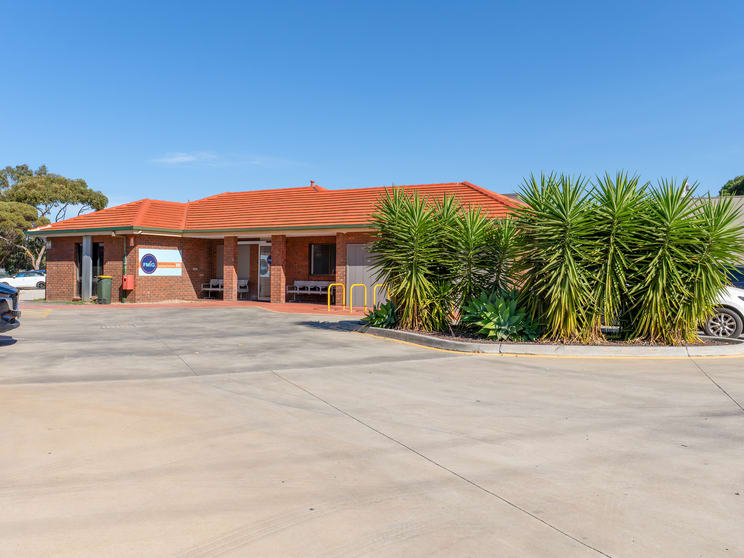 Click to view all images 471 Sayers Road Hoppers Crossing VIC 3029 - Image 1