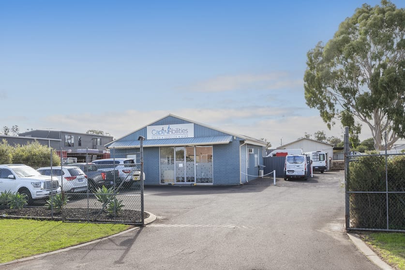 Click to view all images 15 Neville Street Busselton WA 6280 - Image 1