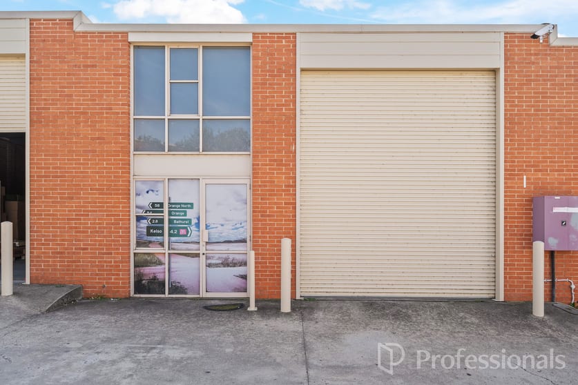 Click to view all images 12/2 Vale Road South Bathurst NSW 2795 - Image 1