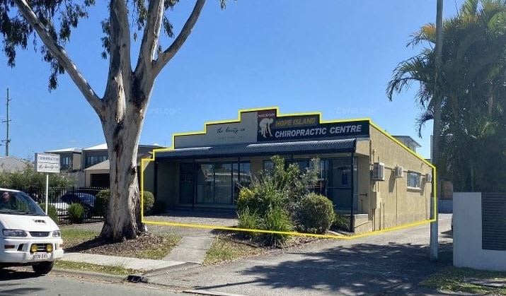 Click to view all images 1&2/65 Crescent Avenue Hope Island QLD 4212 - Image 2
