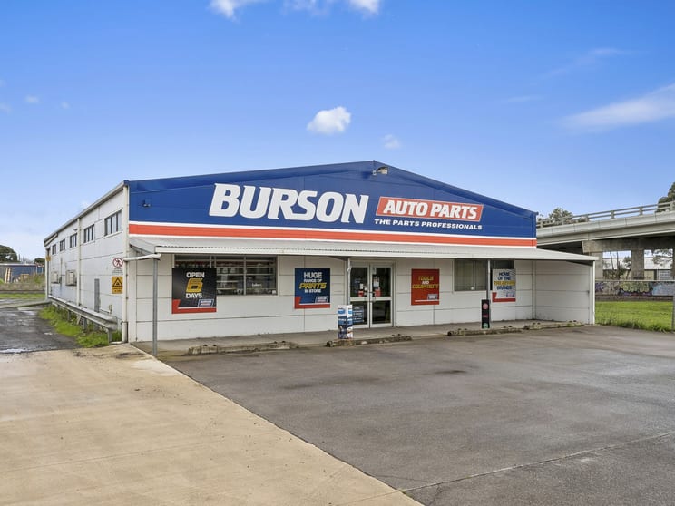 Click to view all images 1-3 Forest Street Colac VIC 3250 - Image 4
