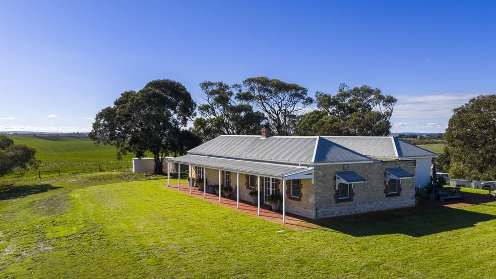 Click to view all images 34 Mincham Road Meningie SA 5264 - Image 2