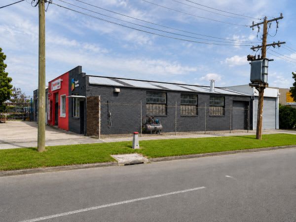 Click to view all images 43 Chifley St Preston VIC 3072 - Image 2