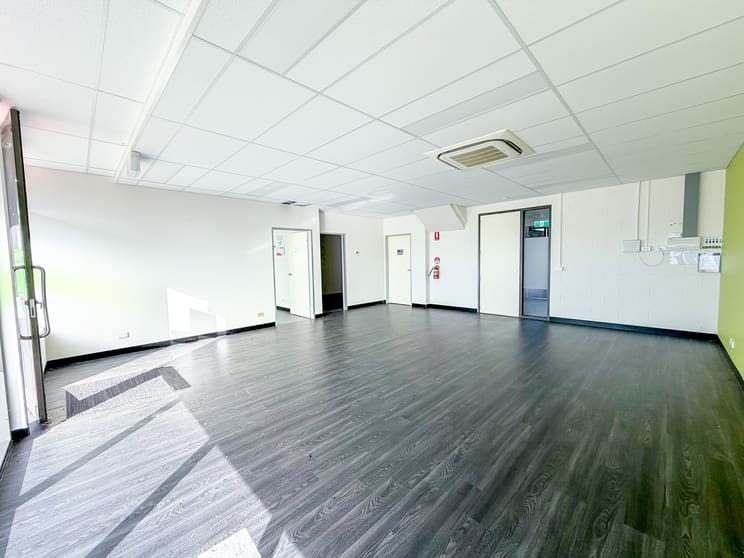 Click to view all images 1/4 Pacific Promenade Pakenham VIC 3810 - Image 4