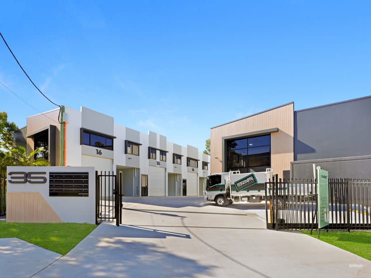 Click to view all images 35 Demand Avenue Arundel QLD 4214 - Image 2
