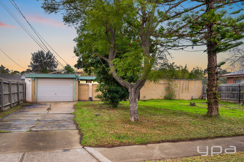 Click to view all images 43 Stawell Street Werribee VIC 3030 - Image 3