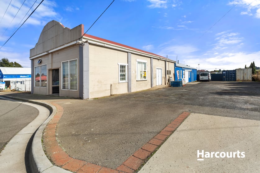 Click to view all images 30-32 Ellenor Street Scottsdale TAS 7260 - Image 3