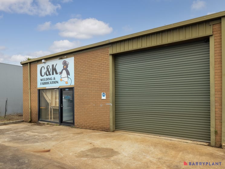 Click to view all images 1, 2 & 3/96 Dusnmore Road Cowes VIC 3922 - Image 2