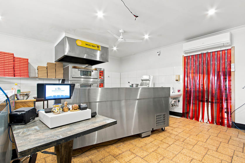 Click to view all images 251 York Street Sale VIC 3850 - Image 3