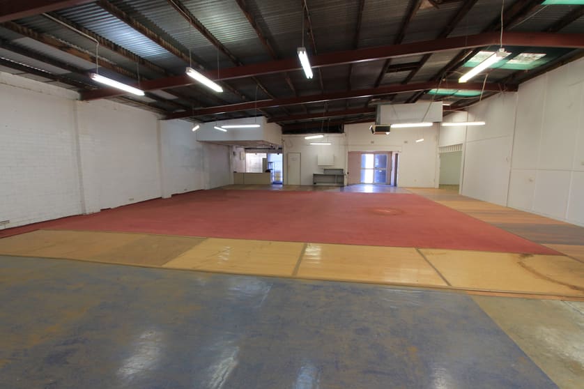 Click to view all images 27 Bates St Merredin WA 6415 - Image 3