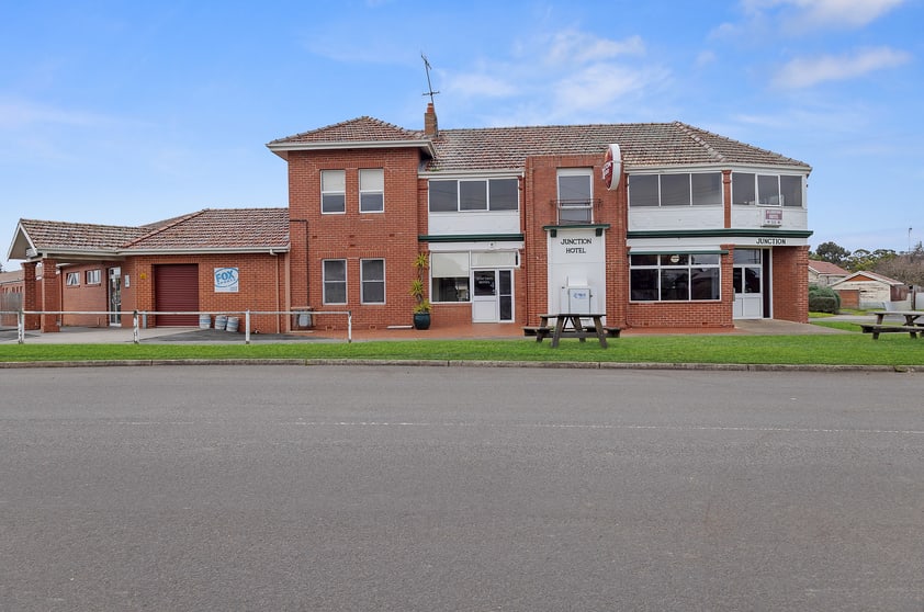 Allansford Hotel, 1 Grauers Road Allansford VIC 3277 - Image 2
