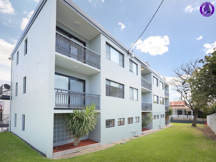 Click to view all images 32 MOWBRAY TERRACE East Brisbane QLD 4169 - Image 2