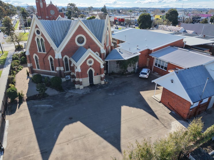Click to view all images 27-27a Pyke Street Bairnsdale VIC 3875 - Image 2