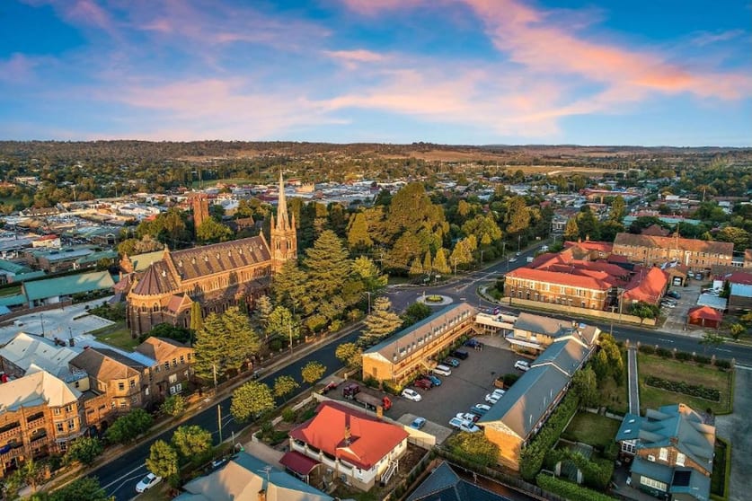 Click to view all images Armidale NSW 2350 - Image 2