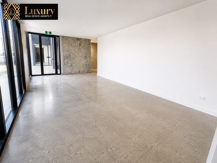 Click to view all images 2/235 Robinson road Ravenhall VIC 3023 - Image 3