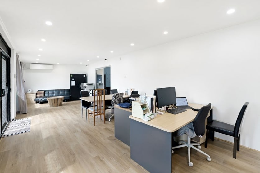 Click to view all images 2/54 Bailey Crescent Southport QLD 4215 - Image 4
