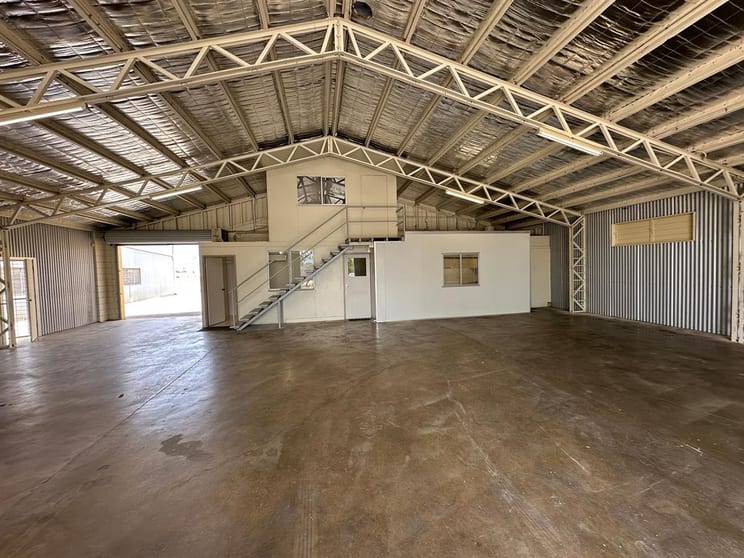 Click to view all images 40 Knight Street Park Avenue QLD 4701 - Image 2