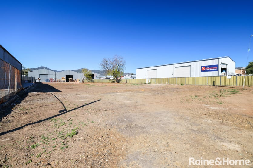 Click to view all images 20 Belmore Street Tamworth NSW 2340 - Image 3