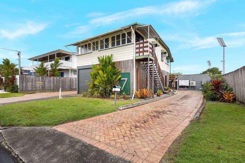 Click to view all images 7 Palm Avenue Parramatta Park QLD 4870 - Image 1