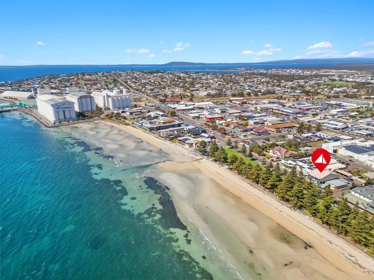 1/100 Tasman Terrace Port Lincoln SA 5606 - Image 2