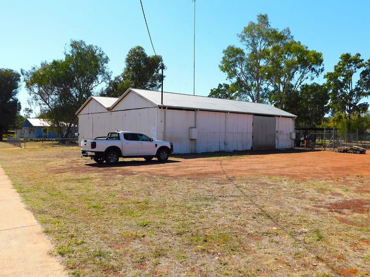 Click to view all images 212-218 Alfred Street Charleville QLD 4470 - Image 1