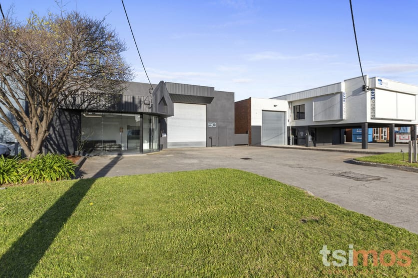 Click to view all images 50 De Havilland Road Mordialloc VIC 3195 - Image 3
