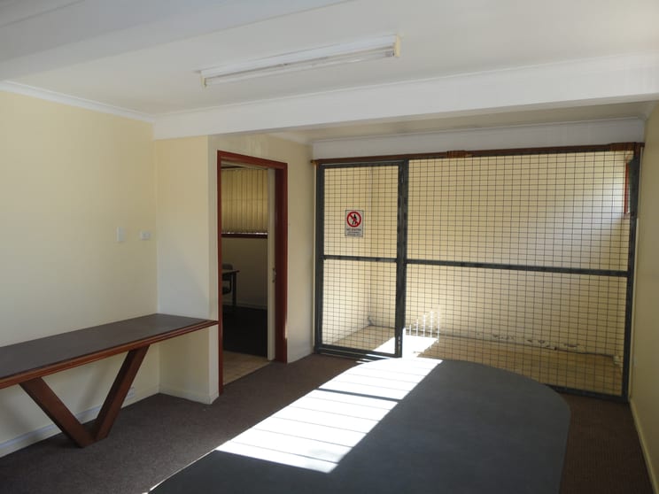 Click to view all images 4 Wilson Lane Ipswich QLD 4305 - Image 3