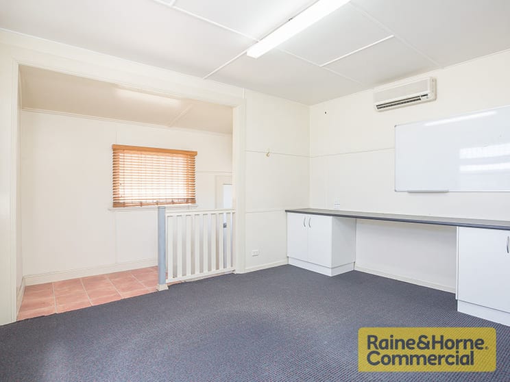 Click to view all images 70 Rookwood Avenue Coopers Plains QLD 4108 - Image 3