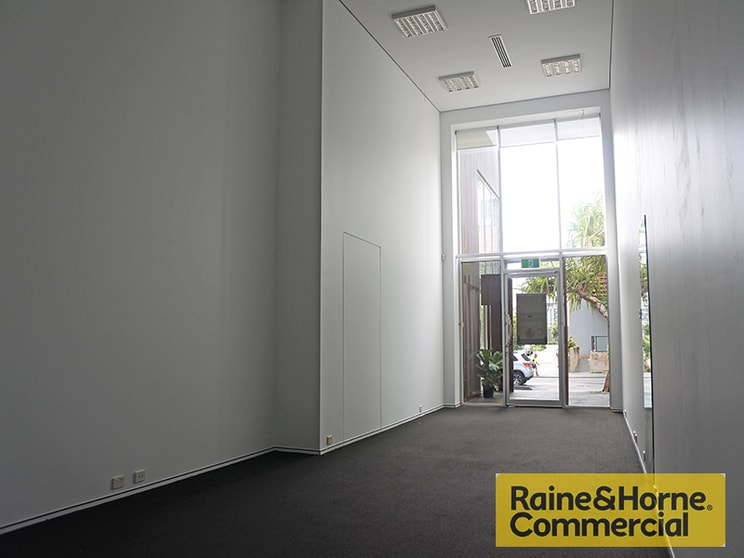Click to view all images Newstead QLD 4006 - Image 2