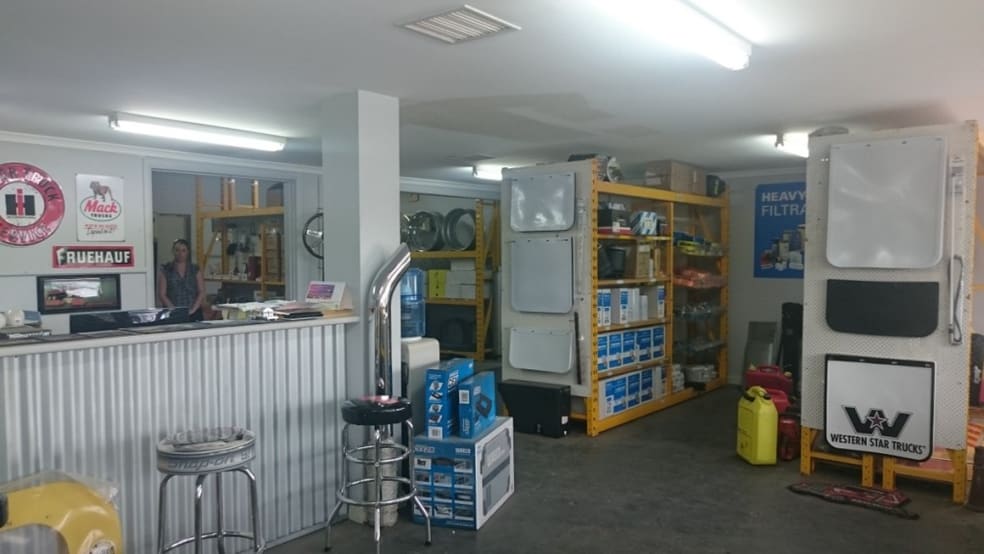 Click to view all images 107 Karinie Street Swan Hill VIC 3585 - Image 2