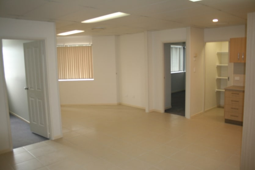 Click to view all images Kallangur QLD 4503 - Image 2