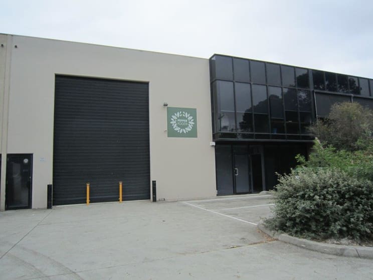 Click to view all images 2/2 Railway Avenue Oakleigh VIC 3166 - Image 1