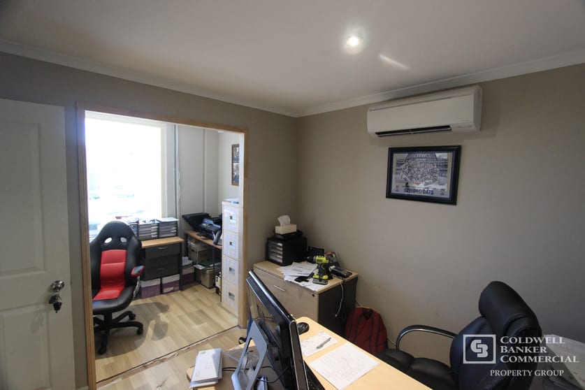 Click to view all images Hillcrest QLD 4118 - Image 3