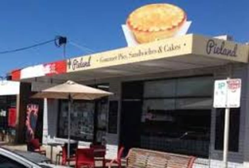 Click to view all images 1/69B Chapel Street Cowes VIC 3922 - Image 1
