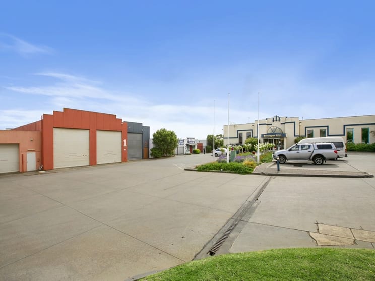 Click to view all images Office 3/27 Virginia Street Mornington VIC 3931 - Image 3