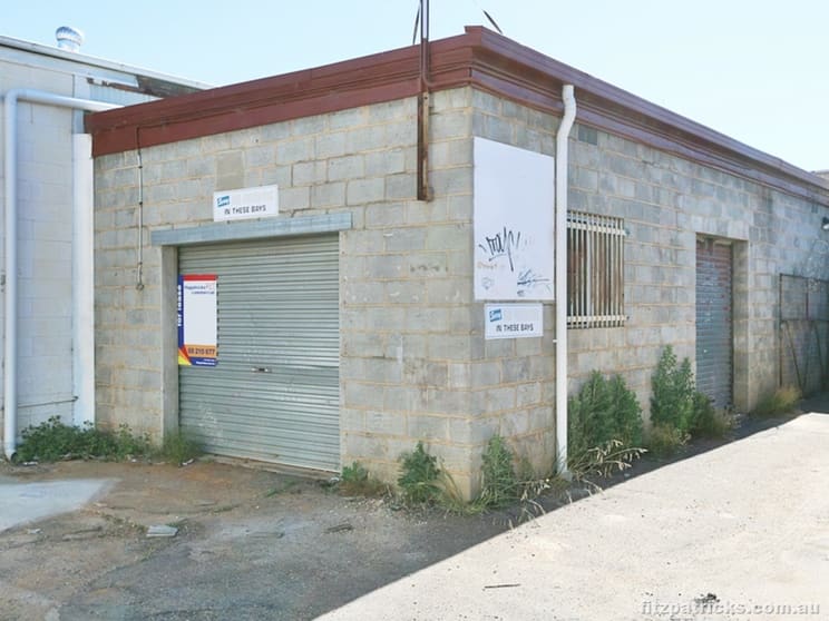 Click to view all images Rear 27 Baylis Street Wagga Wagga NSW 2650 - Image 2