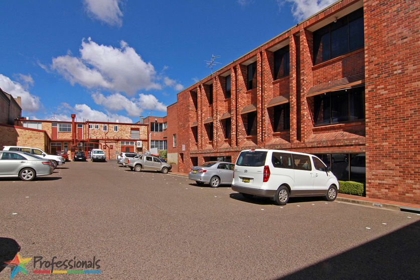 Click to view all images 5A/215 Beardy Street Armidale NSW 2350 - Image 2