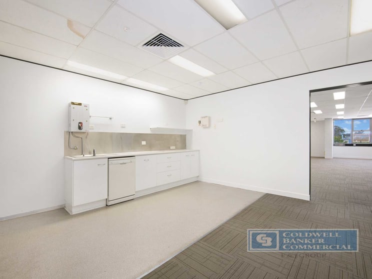 Click to view all images Mansfield QLD 4122 - Image 3
