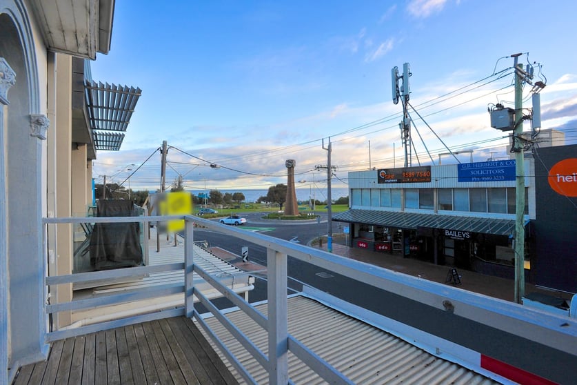 Click to view all images 10 Bluff Road Black Rock VIC 3193 - Image 2