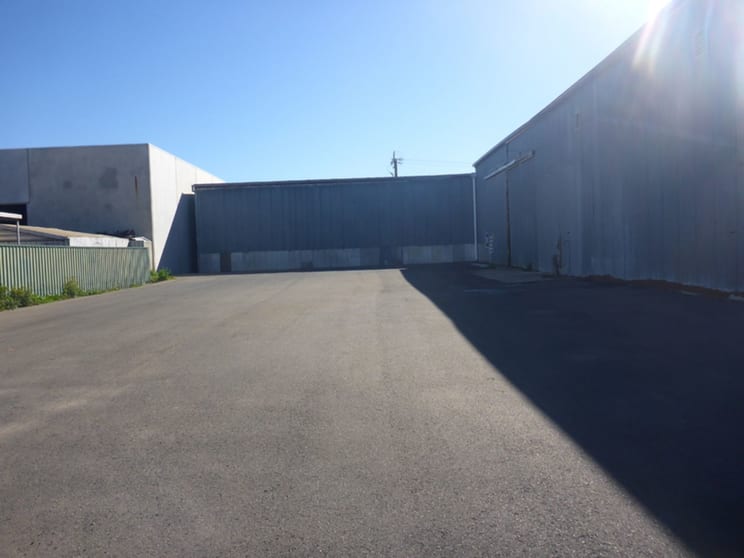 Click to view all images Warehouse 3/37 Wingfield Road Wingfield SA 5013 - Image 2