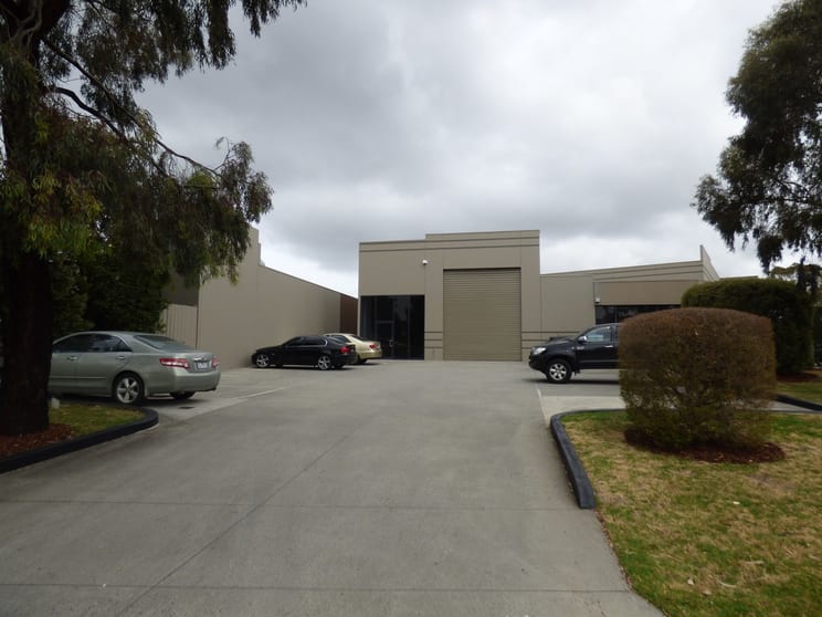 Click to view all images 26 Fiveways Boulevard Keysborough VIC 3173 - Image 2