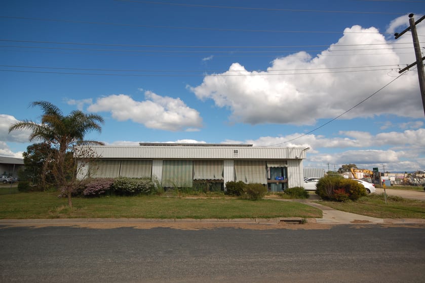 Click to view all images 80 Batten Street Albury NSW 2640 - Image 3