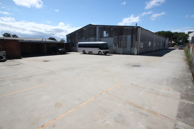 Click to view all images 258 Milperra Road Milperra NSW 2214 - Image 3