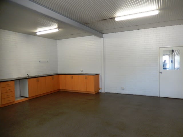 Click to view all images U3 (Rear),/38 Cohn Street Carlisle WA 6101 - Image 3